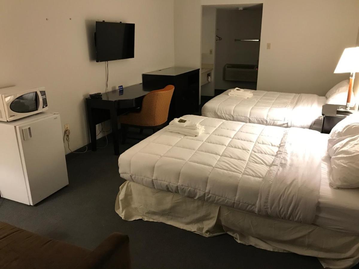 Delaware Strathroy Motor Inn מראה חיצוני תמונה