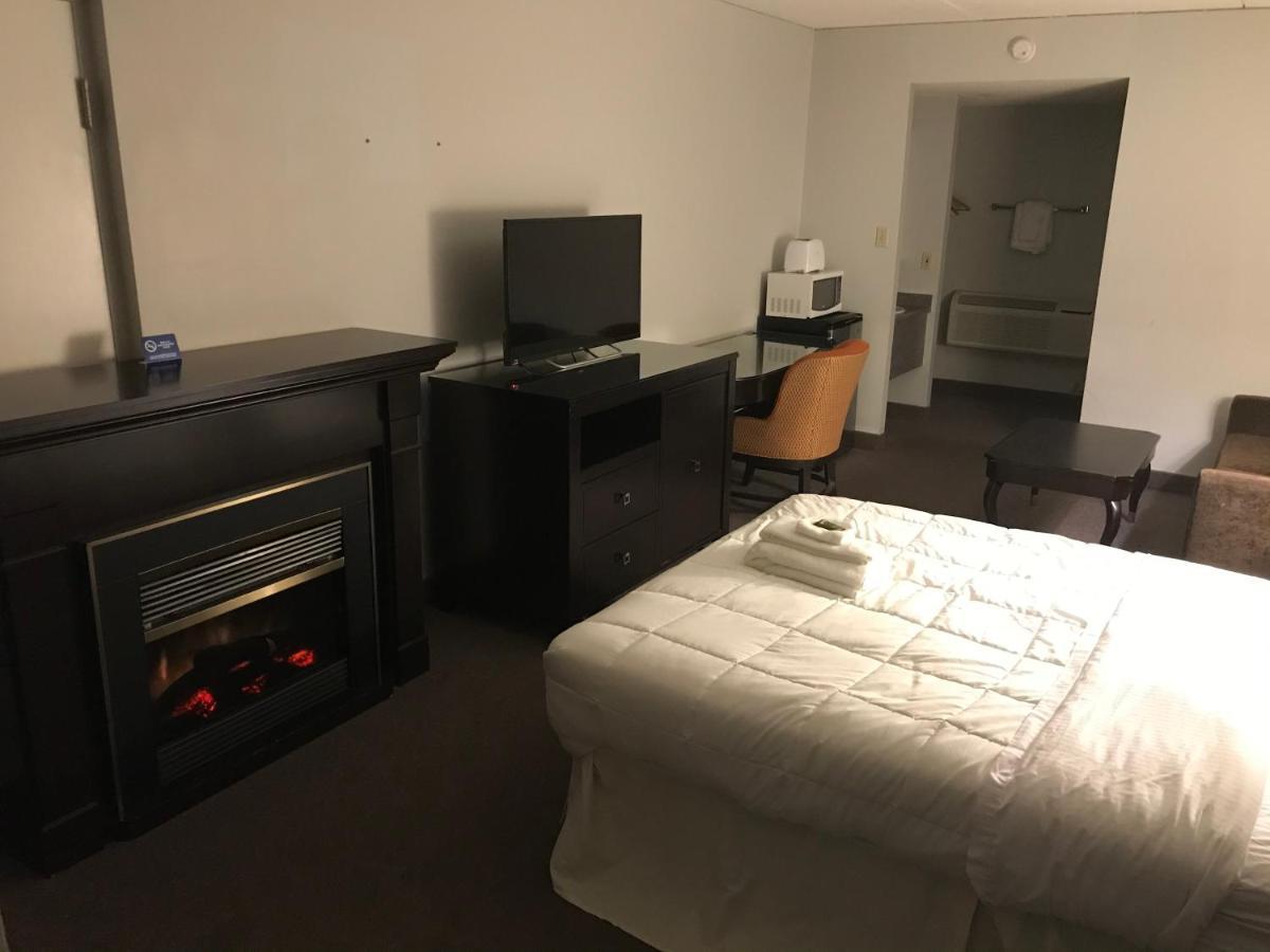 Delaware Strathroy Motor Inn מראה חיצוני תמונה