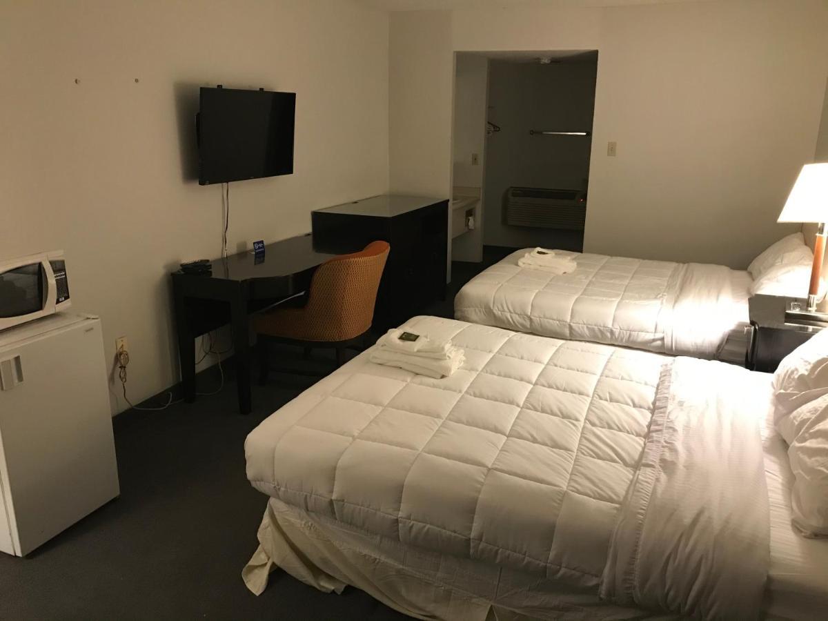 Delaware Strathroy Motor Inn מראה חיצוני תמונה