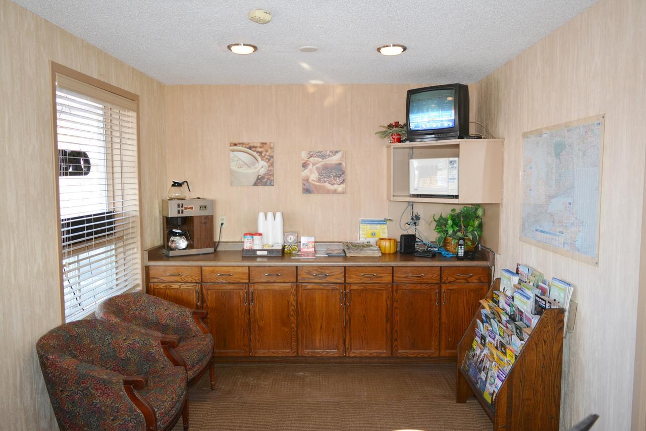 Delaware Strathroy Motor Inn מראה חיצוני תמונה