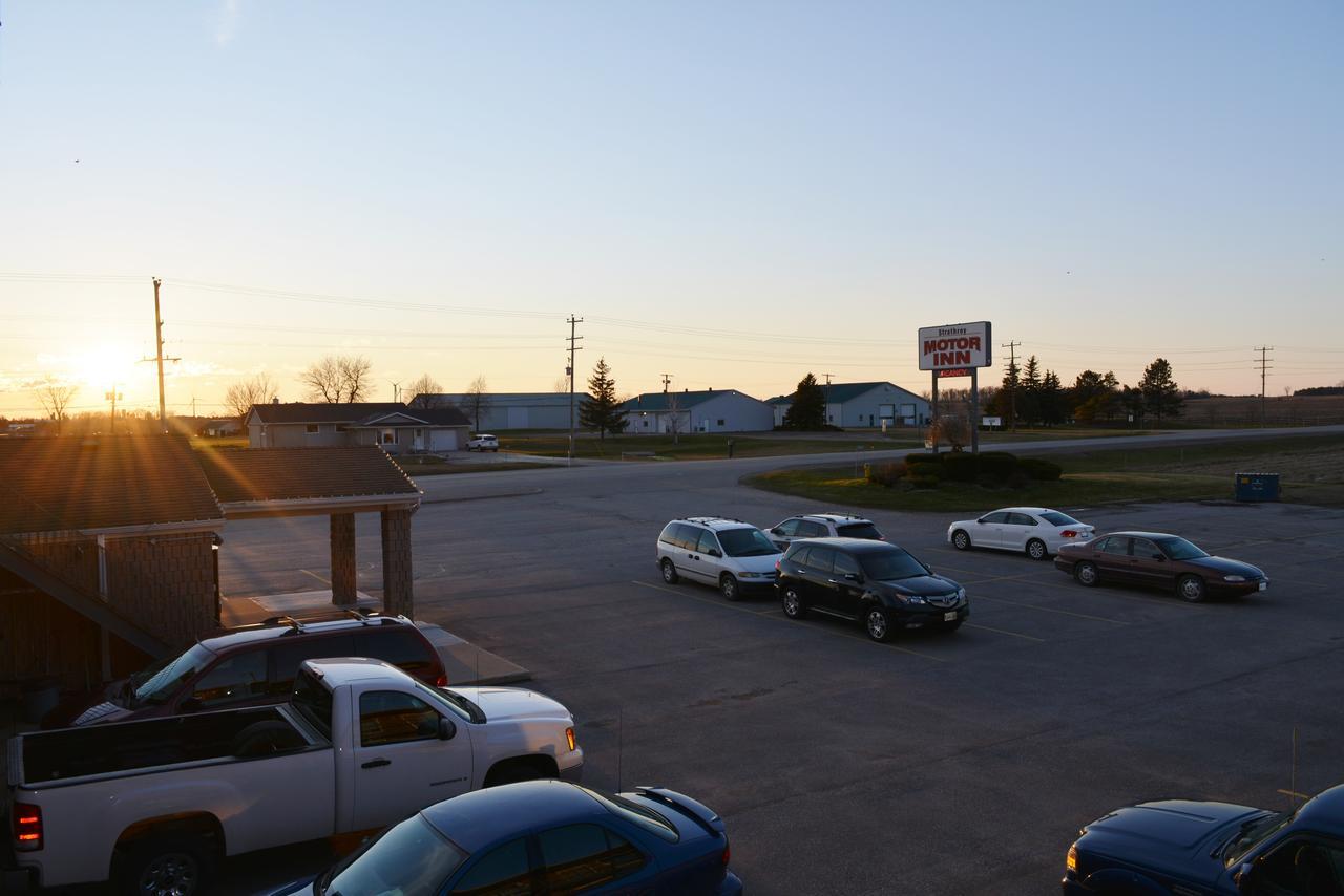 Delaware Strathroy Motor Inn מראה חיצוני תמונה